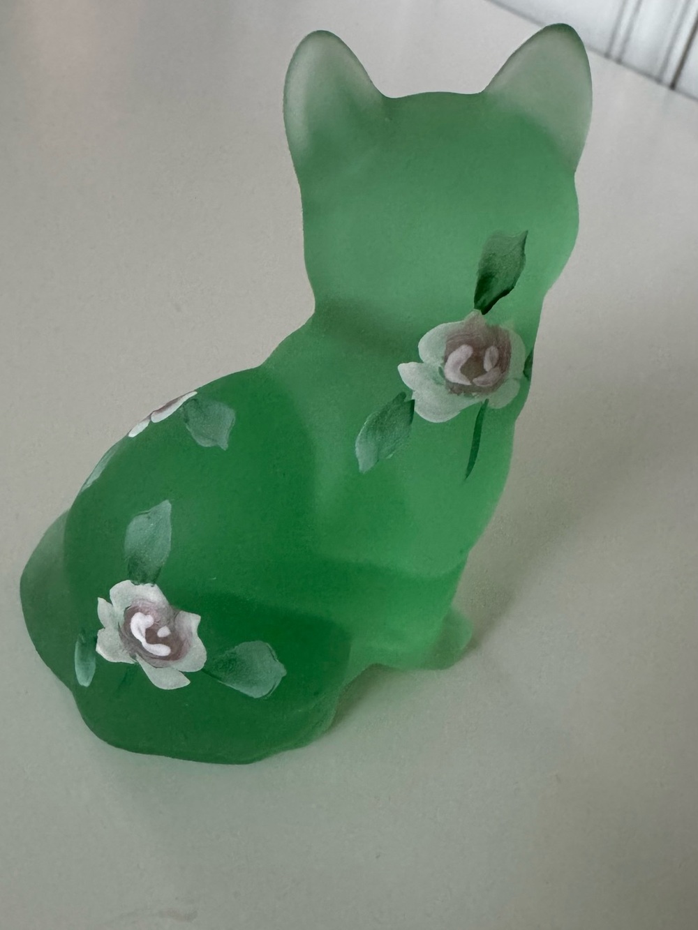 Fenton Willow Green Satin Glass Cat Figurine w/ Hand Painted Flowers Signed - Picture 3 of 6